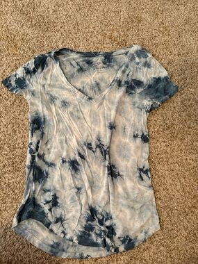 Aeropostale Women's Blue Tie-Dye V-Neck Tee